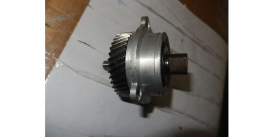 Шпиндель с шестерней в сборе