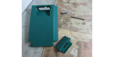 Крышка аккумуляторного отсека в сборе (15-18)